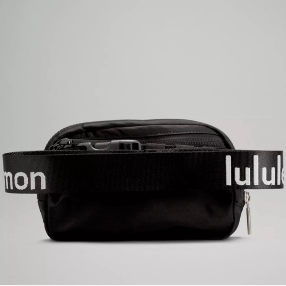 NWT Lululemon Everywhere Belt Bag Black White Logo Wordmark - Picture 2 of 9